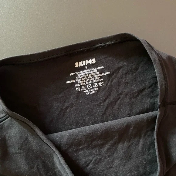 Skims fits everybody high waist thong
Shade onyx
Retail $18 - Picture 3 of 3